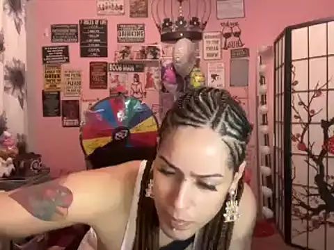 Snapshot of latinacubana chatting on 01-09-25, 10:31 latinacubana online show from 01-09-25, 10:31