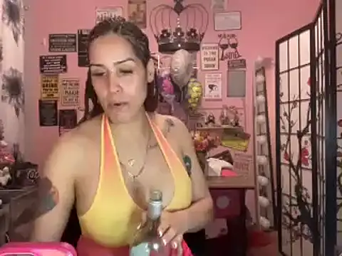 Snapshot of latinacubana chatting on 01-11-25, 07:17 latinacubana online show from 01-11-25, 07:17