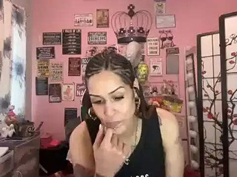 Snapshot of latinacubana chatting on 01-12-25, 02:30 latinacubana online show from 01-12-25, 02:30