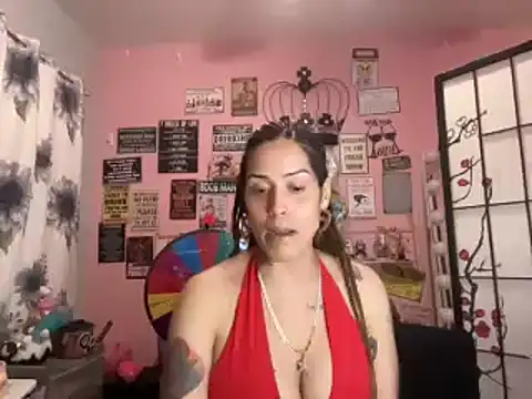 Snapshot of latinacubana chatting on 01-22-25, 06:42 latinacubana online show from 01-22-25, 06:42