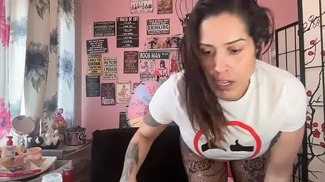 Snapshot of latinacubana chatting on 02-01-25, 08:58 latinacubana online show from 02-01-25, 08:58