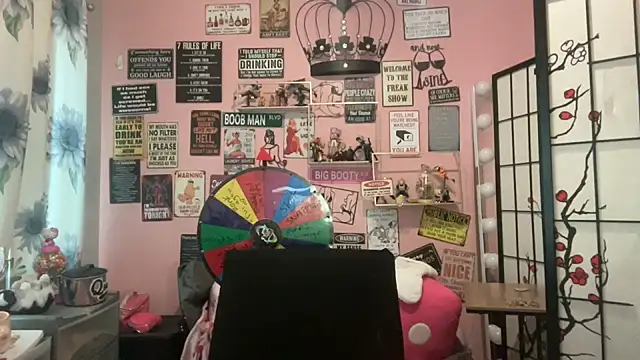 Snapshot of latinacubana chatting on 02-05-25, 02:37 latinacubana online show from 02-05-25, 02:37