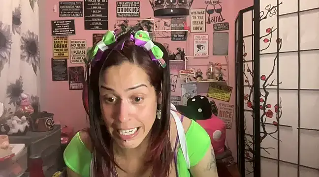 Snapshot of latinacubana chatting on 03-08-25, 09:28 latinacubana online show from 03-08-25, 09:28