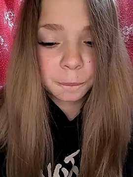 Zuli Kiska online show from 12-14-25, 08:24