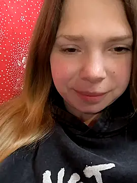 Snapshot of Zuli_Kiska chatting on 04-25-26, 07:11 Zuli Kiska online show from 04-25-26, 07:11