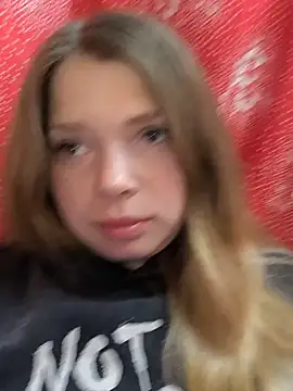 Snapshot of Zuli_Kiska chatting on 05-11-26, 03:34 Zuli Kiska online show from 05-11-26, 03:34