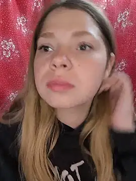 Snapshot of Zuli_Kiska chatting on 05-12-26, 05:37 Zuli Kiska online show from 05-12-26, 05:37