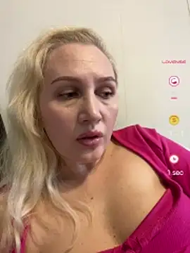 Snapshot of YourBlondee chatting on 05-21-26, 06:09 YourBlondee online show from 05-21-26, 06:09