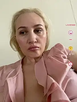 Snapshot of YourBlondee chatting on 06-16-26, 01:41 YourBlondee online show from 06-16-26, 01:41