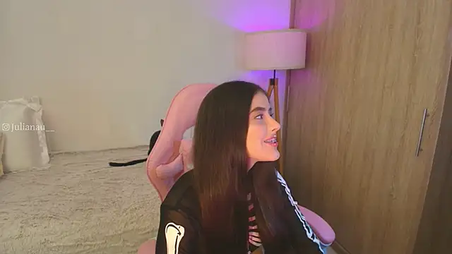 iriswest  online show from 10-25-25, 12:07