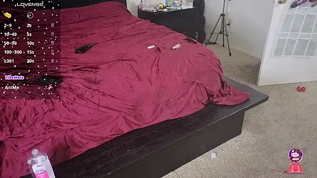 Snapshot of nyna_stax chatting on 12-15-25, 03:00 nyna stax online show from 12-15-25, 03:00