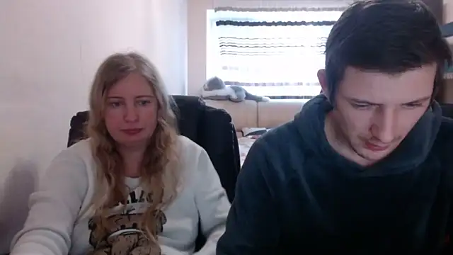 Snapshot of PeterAndJen chatting on 03-08-25, 04:17 PeterAndJen online show from 03-08-25, 04:17