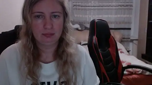 Snapshot of PeterAndJen chatting on 03-09-25, 07:05 PeterAndJen online show from 03-09-25, 07:05