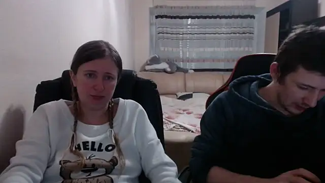 Snapshot of PeterAndJen chatting on 03-10-25, 04:14 PeterAndJen online show from 03-10-25, 04:14