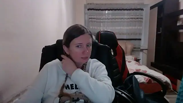 Snapshot of PeterAndJen chatting on 03-11-25, 10:18 PeterAndJen online show from 03-11-25, 10:18