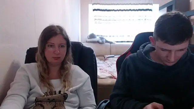 Snapshot of PeterAndJen chatting on 03-12-25, 03:40 PeterAndJen online show from 03-12-25, 03:40