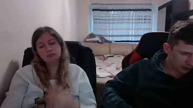 Snapshot of PeterAndJen chatting on 03-13-25, 06:58 PeterAndJen online show from 03-13-25, 06:58