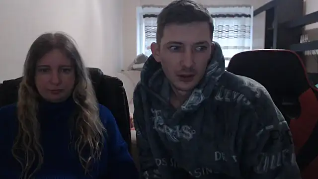 Snapshot of PeterAndJen chatting on 03-16-25, 04:23 PeterAndJen online show from 03-16-25, 04:23