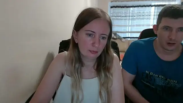 Snapshot of PeterAndJen chatting on 09-10-25, 05:35 PeterAndJen online show from 09-10-25, 05:35