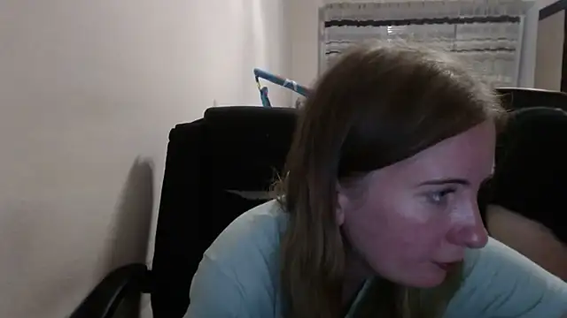 Snapshot of PeterAndJen chatting on 09-13-25, 05:13 PeterAndJen online show from 09-13-25, 05:13