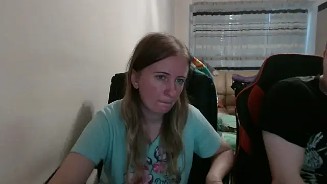 Snapshot of PeterAndJen chatting on 09-14-25, 05:23 PeterAndJen online show from 09-14-25, 05:23