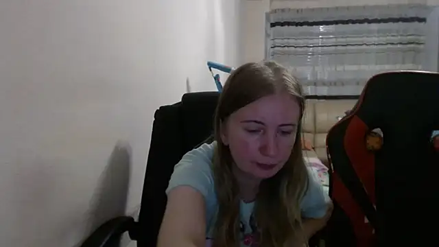 Snapshot of PeterAndJen chatting on 09-15-25, 05:35 PeterAndJen online show from 09-15-25, 05:35