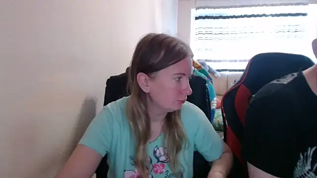 Snapshot of PeterAndJen chatting on 09-16-25, 05:41 PeterAndJen online show from 09-16-25, 05:41