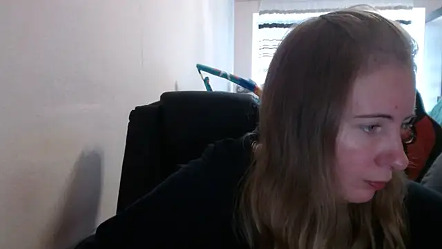 Snapshot of PeterAndJen chatting on 09-21-25, 07:21 PeterAndJen online show from 09-21-25, 07:21