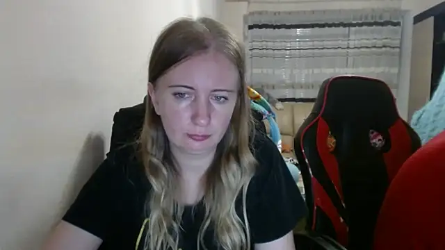 Snapshot of PeterAndJen chatting on 09-22-25, 07:49 PeterAndJen online show from 09-22-25, 07:49