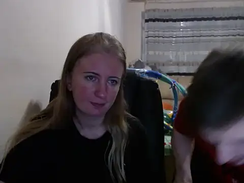 Snapshot of PeterAndJen chatting on 09-25-25, 06:22 PeterAndJen online show from 09-25-25, 06:22