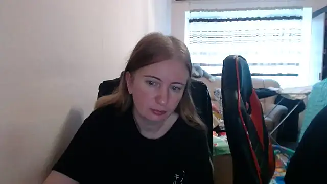 Snapshot of PeterAndJen chatting on 09-27-25, 06:40 PeterAndJen online show from 09-27-25, 06:40