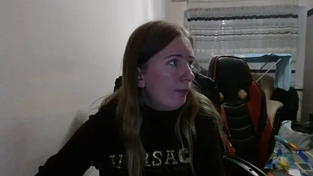 Snapshot of PeterAndJen chatting on 10-01-25, 06:03 PeterAndJen online show from 10-01-25, 06:03