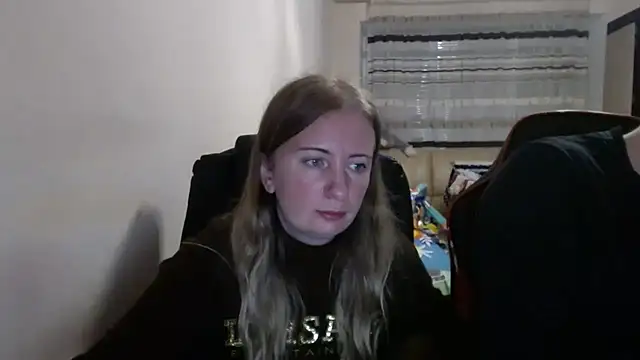 Snapshot of PeterAndJen chatting on 10-02-25, 06:15 PeterAndJen online show from 10-02-25, 06:15