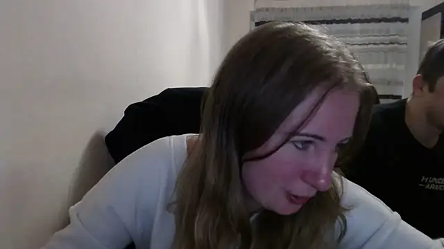 Snapshot of PeterAndJen chatting on 10-04-25, 06:50 PeterAndJen online show from 10-04-25, 06:50