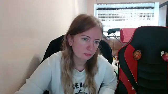 Snapshot of PeterAndJen chatting on 10-06-25, 07:06 PeterAndJen online show from 10-06-25, 07:06