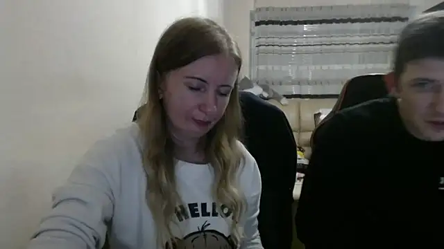 Snapshot of PeterAndJen chatting on 10-06-25, 07:33 PeterAndJen online show from 10-06-25, 07:33