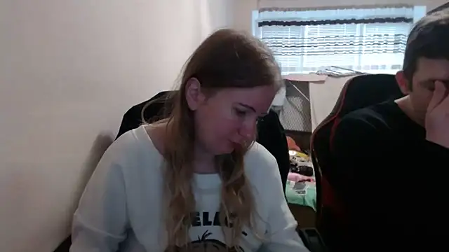 Snapshot of PeterAndJen chatting on 10-07-25, 07:38 PeterAndJen online show from 10-07-25, 07:38