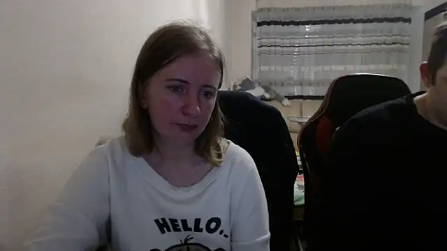 Snapshot of PeterAndJen chatting on 10-07-25, 07:44 PeterAndJen online show from 10-07-25, 07:44