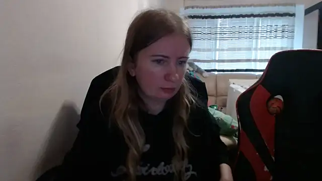 Snapshot of PeterAndJen chatting on 10-10-25, 08:13 PeterAndJen online show from 10-10-25, 08:13