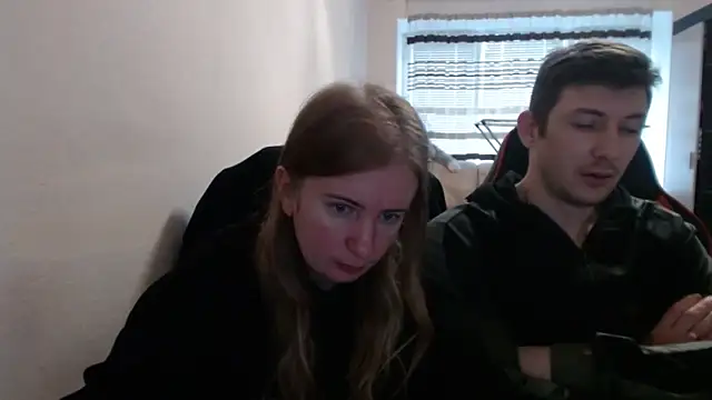 Snapshot of PeterAndJen chatting on 10-12-25, 06:12 PeterAndJen online show from 10-12-25, 06:12