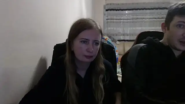 Snapshot of PeterAndJen chatting on 10-12-25, 06:18 PeterAndJen online show from 10-12-25, 06:18