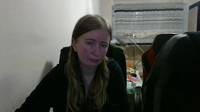 Snapshot of PeterAndJen chatting on 10-14-25, 06:52 PeterAndJen online show from 10-14-25, 06:52