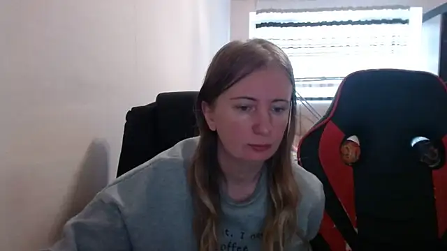 Snapshot of PeterAndJen chatting on 10-15-25, 07:08 PeterAndJen online show from 10-15-25, 07:08