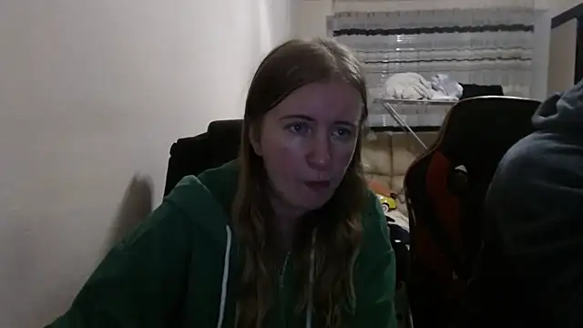 Snapshot of PeterAndJen chatting on 10-18-25, 07:47 PeterAndJen online show from 10-18-25, 07:47