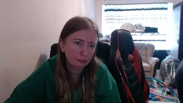 Snapshot of PeterAndJen chatting on 10-19-25, 08:04 PeterAndJen online show from 10-19-25, 08:04