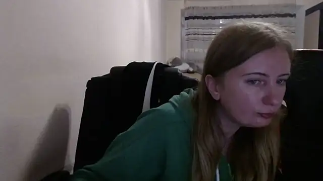 Snapshot of PeterAndJen chatting on 10-20-25, 06:41 PeterAndJen online show from 10-20-25, 06:41