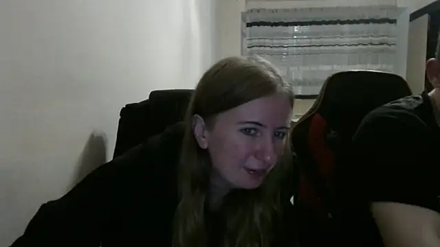 Snapshot of PeterAndJen chatting on 10-22-25, 07:13 PeterAndJen online show from 10-22-25, 07:13