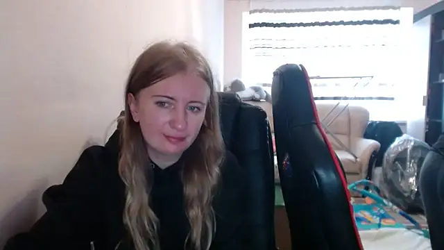 Snapshot of PeterAndJen chatting on 10-23-25, 08:02 PeterAndJen online show from 10-23-25, 08:02