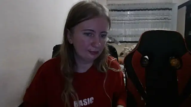 Snapshot of PeterAndJen chatting on 10-25-25, 06:24 PeterAndJen online show from 10-25-25, 06:24