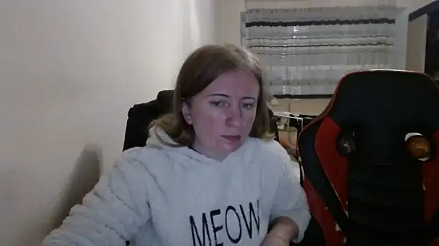 Snapshot of PeterAndJen chatting on 10-26-25, 06:36 PeterAndJen online show from 10-26-25, 06:36